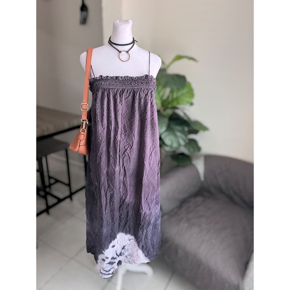 H&M Dresses & Skirts - H&M Crinkled Smocked Tie-Dye Midi Dress